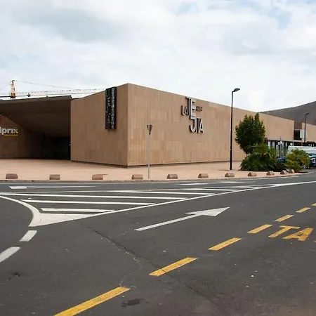 شقة 2-bedroom With Patio Next To Pool - *