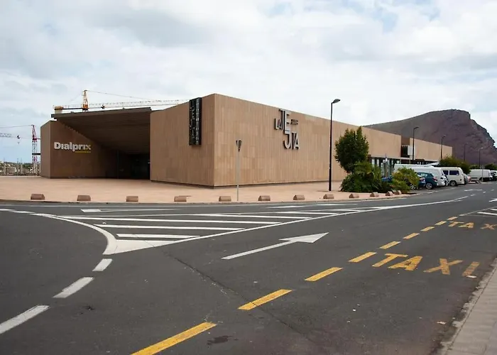 شقة 2-bedroom With Patio Next To Pool - *